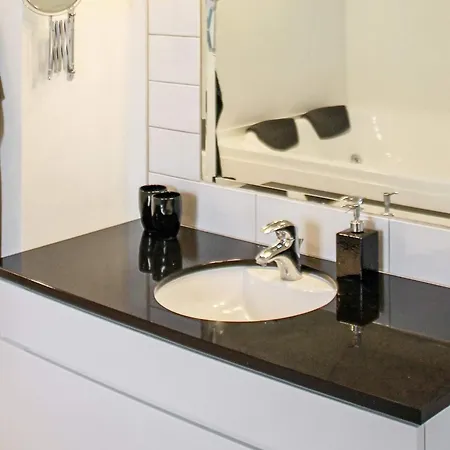 度假居 8 Person In