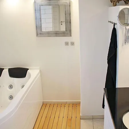 度假居 8 Person In *